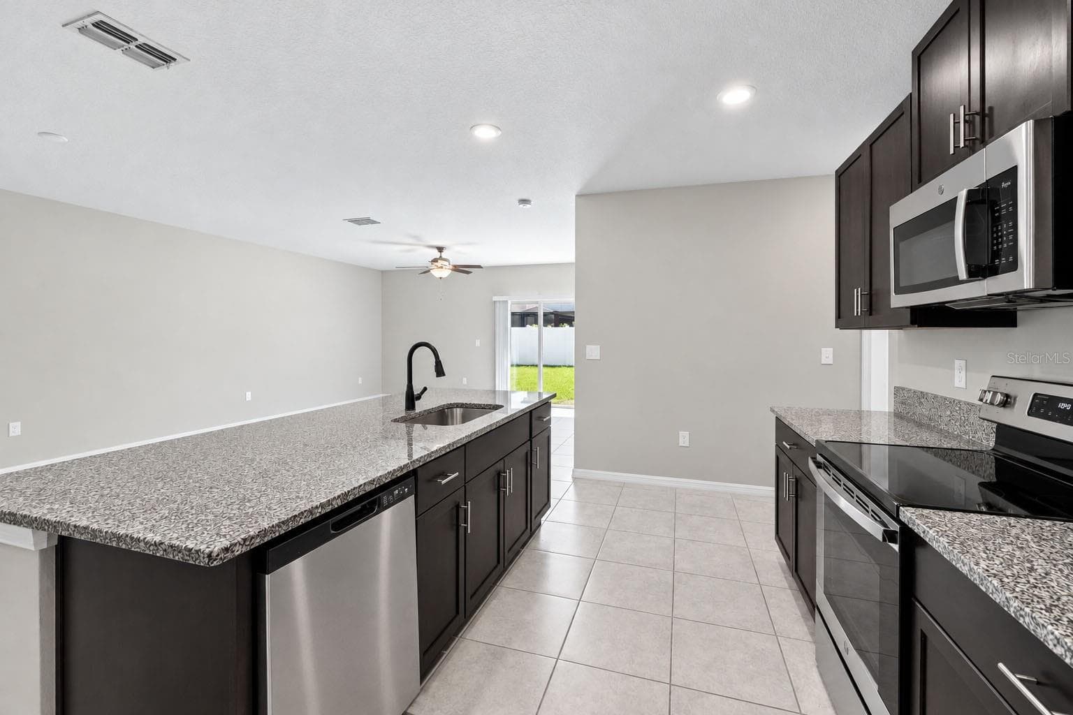 Single Family Residence at 7207 RONNIE GARDENS CT, TAMPA, photo 11 of 38