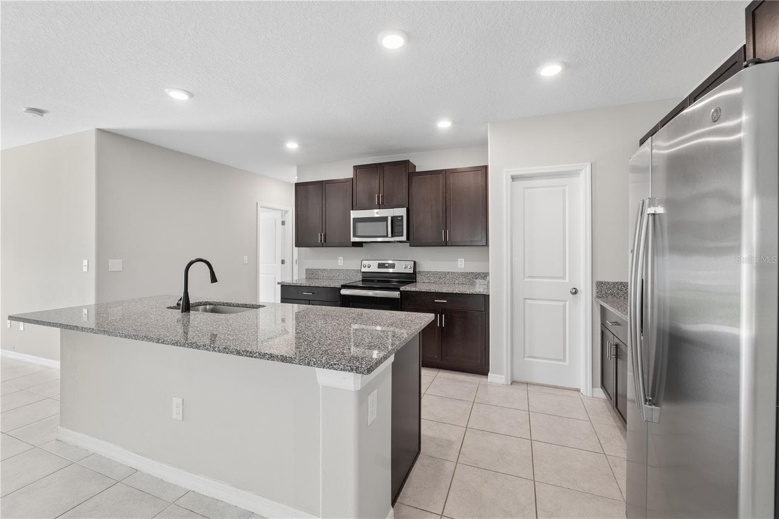 Single Family Residence at 7207 RONNIE GARDENS CT, TAMPA, photo 12 of 38