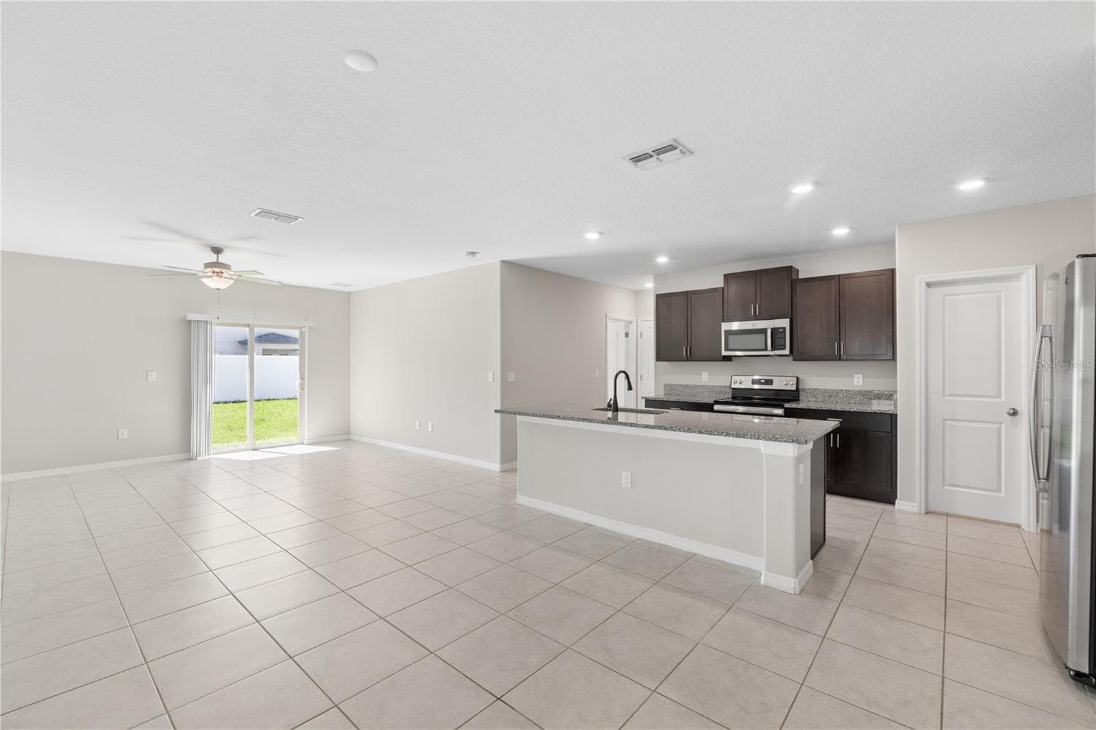 Single Family Residence at 7207 RONNIE GARDENS CT, TAMPA, photo 13 of 38