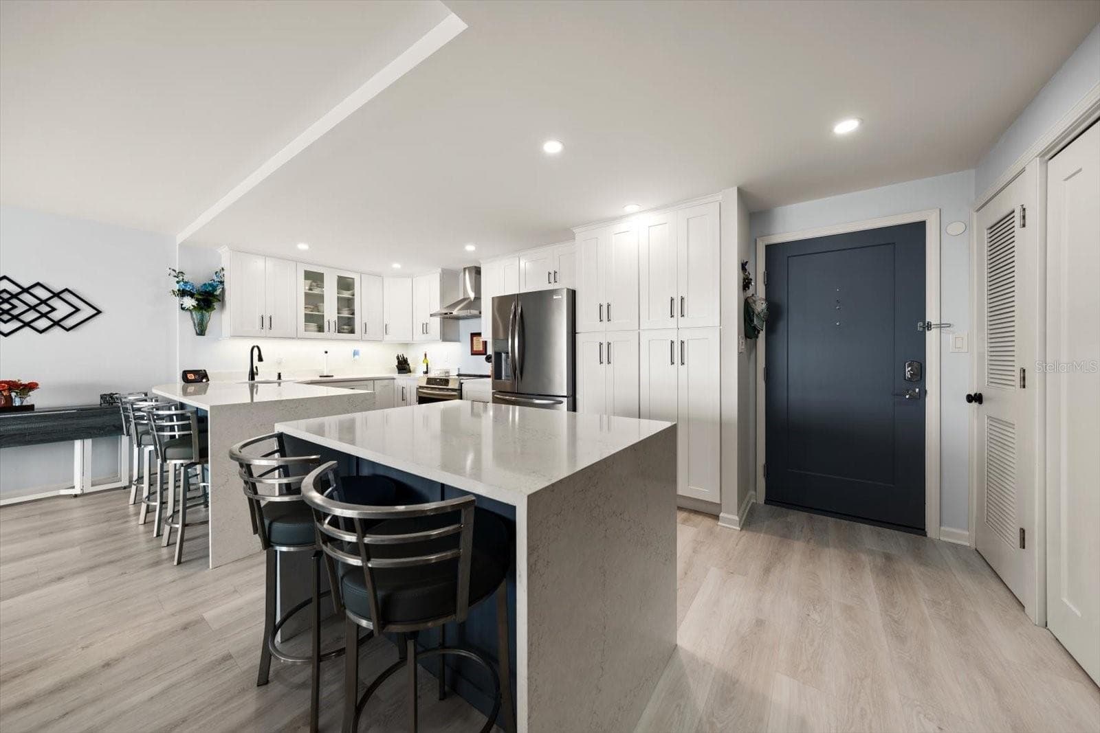 Additional kitchen island maximizes this space & provides additional dining or work space - 400 ISLAND WAY #904, CLEARWATER BEACH