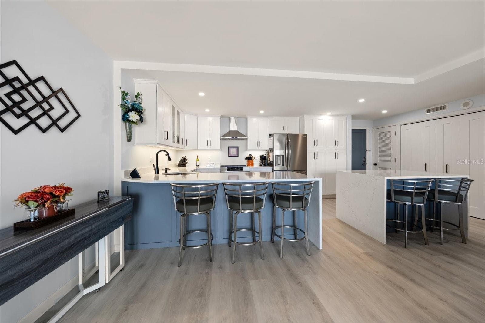 Dining room view looking into the gorgeous updated kitchen. - 400 ISLAND WAY #904, CLEARWATER BEACH