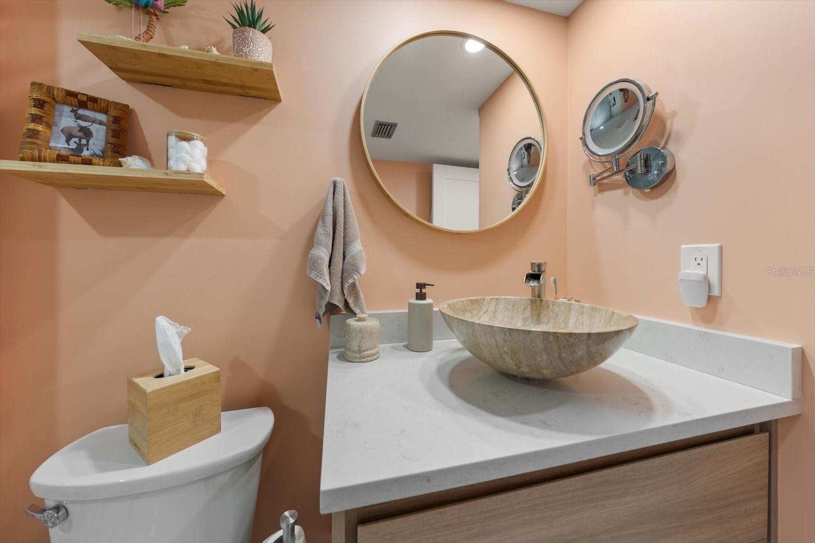 Guest bath-a work of art for your guests with attractive decor & details - 400 ISLAND WAY #904, CLEARWATER BEACH