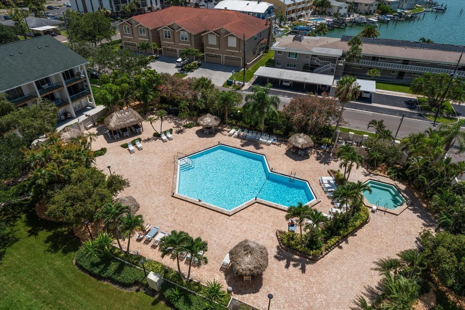 Resort style heated pool - 400 ISLAND WAY #904, CLEARWATER BEACH