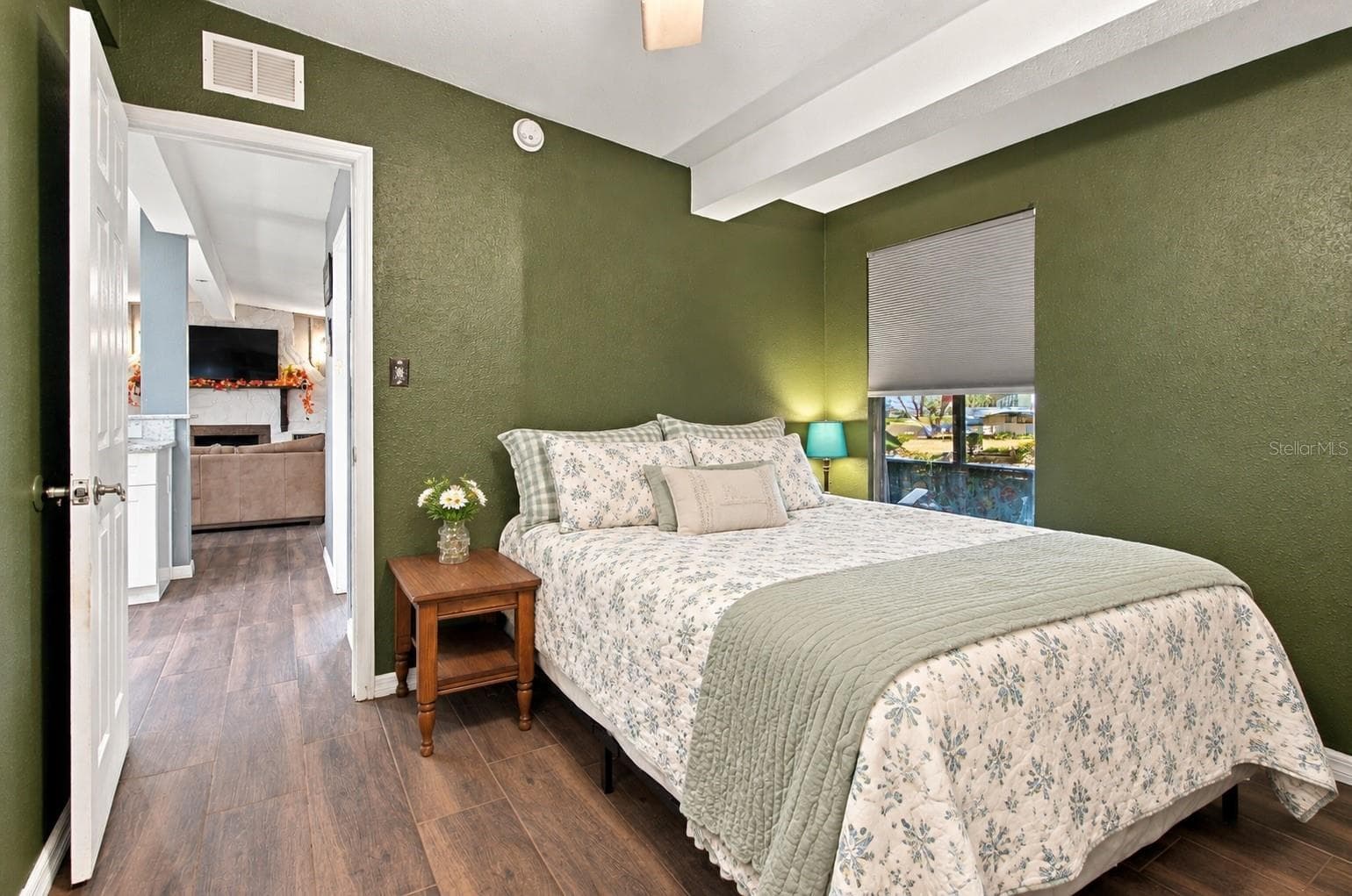 *Bedding swapped with AI to stage image* - 1922 BEACHWAY LN, ODESSA