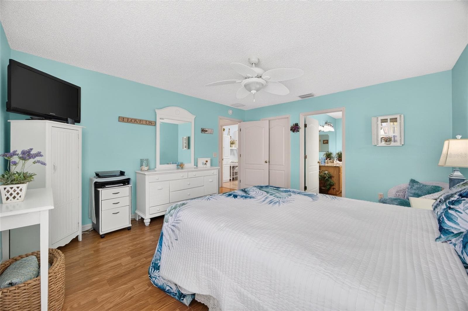 Primary Bedroom with En Suite Bath - 17739 SE 89TH KEATING TER, THE VILLAGES