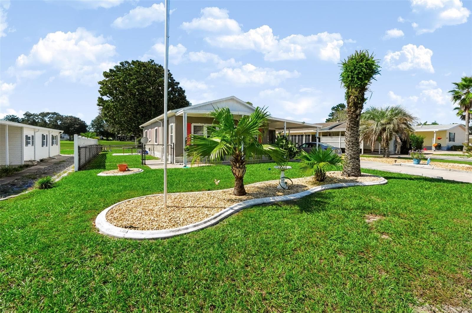 Single Family Residence at 8481 DICKENS AVE, BROOKSVILLE, photo 4 of 39