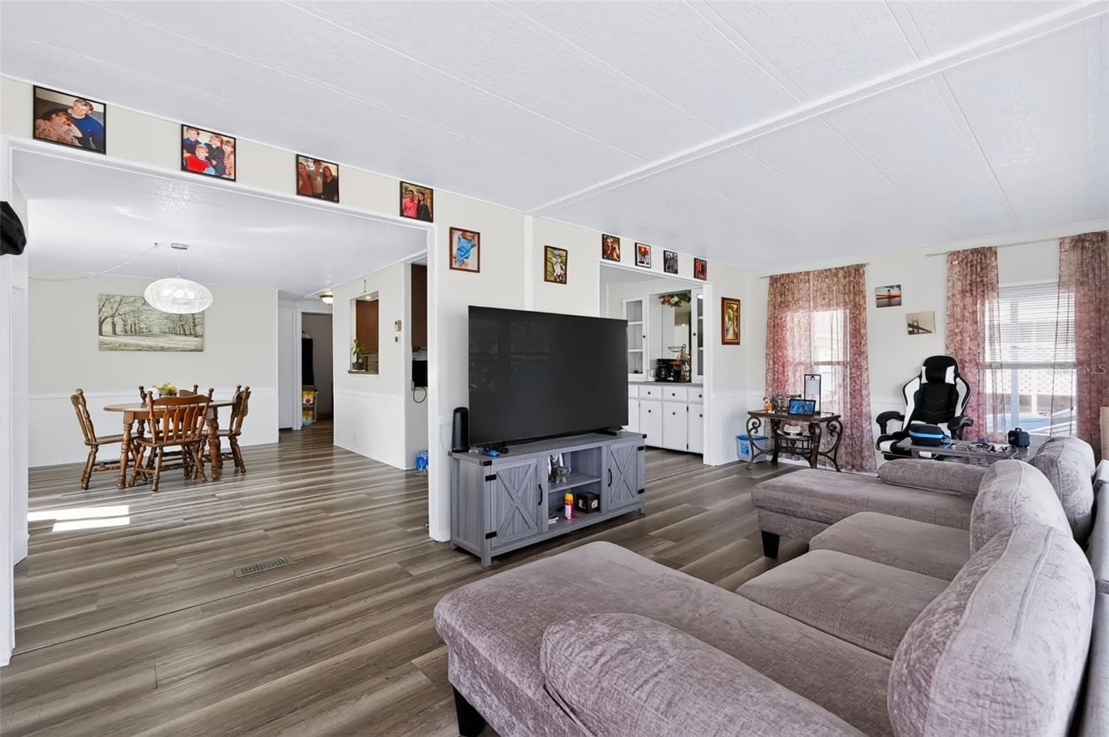 Single Family Residence at 8481 DICKENS AVE, BROOKSVILLE, photo 11 of 39