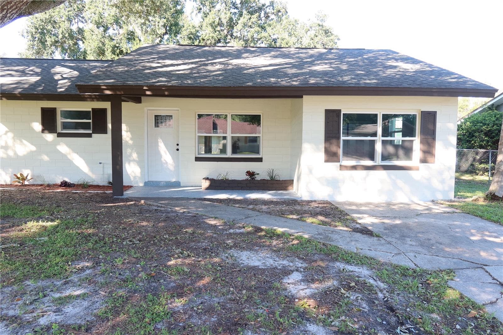 Single Family Residence at 503 WILLIAM AVE, WINTER HAVEN, photo 2 of 25