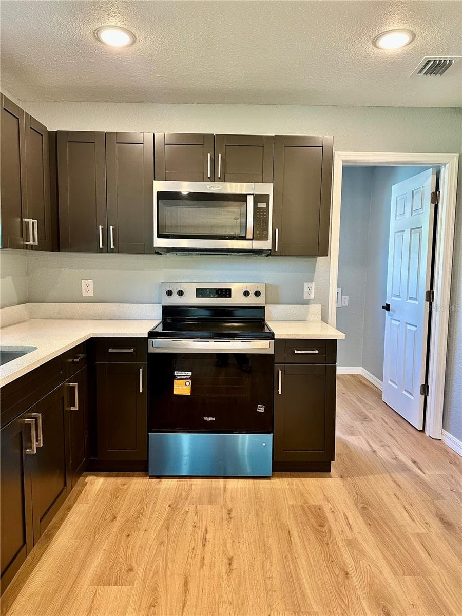 Single Family Residence at 503 WILLIAM AVE, WINTER HAVEN, photo 18 of 25
