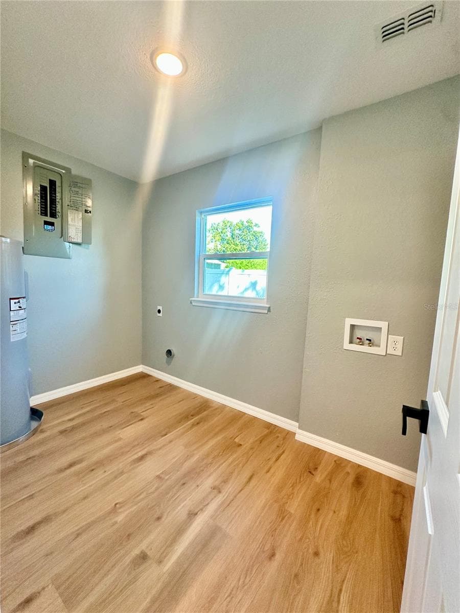 Single Family Residence at 503 WILLIAM AVE, WINTER HAVEN, photo 20 of 25