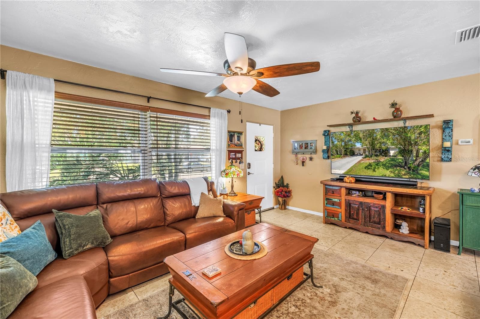 Travertine floors in the living room - 2573 62ND TER N, ST PETERSBURG