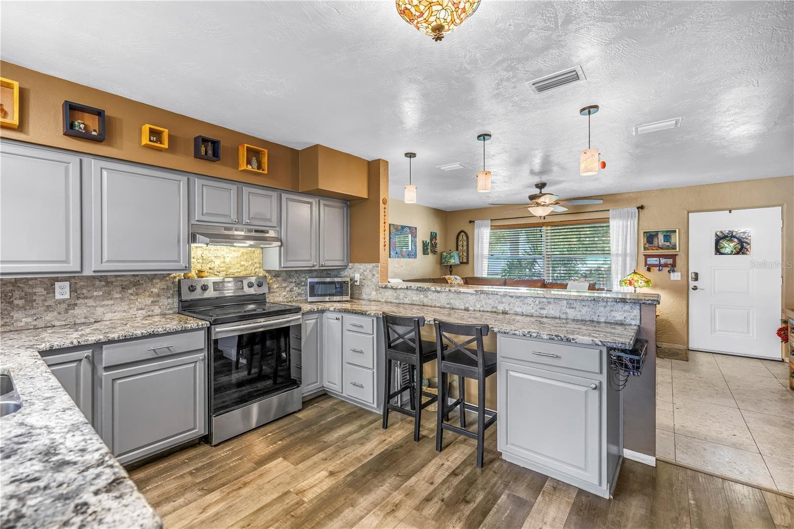 Additional seating in the kitchen - 2573 62ND TER N, ST PETERSBURG