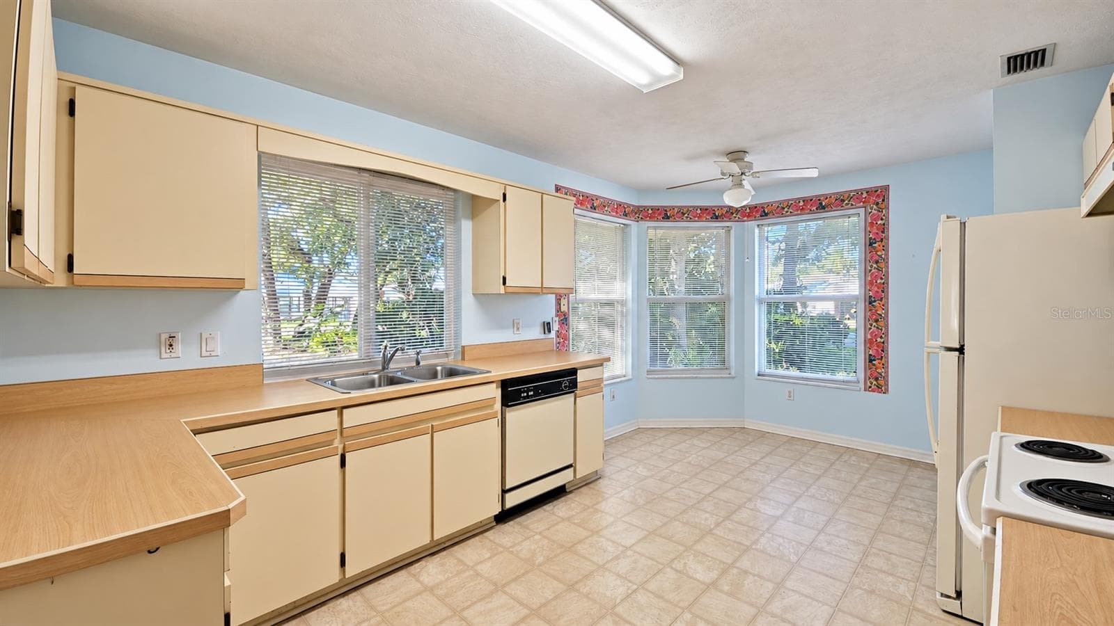 Kitchen - 115 CIRCLING WOOD CT, PORT ORANGE