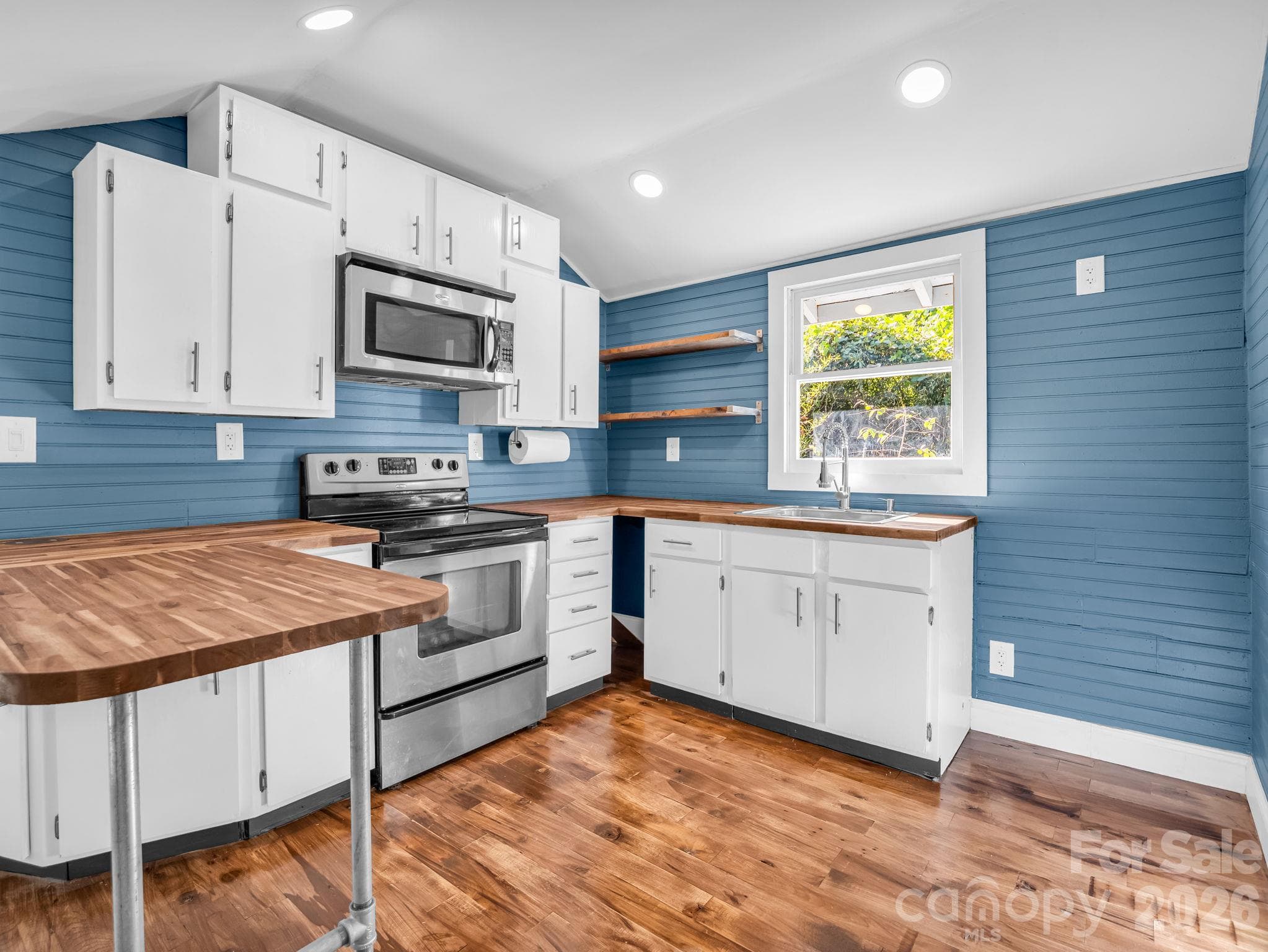 Plenty of counter space - 51 Shepherd Street, Tryon