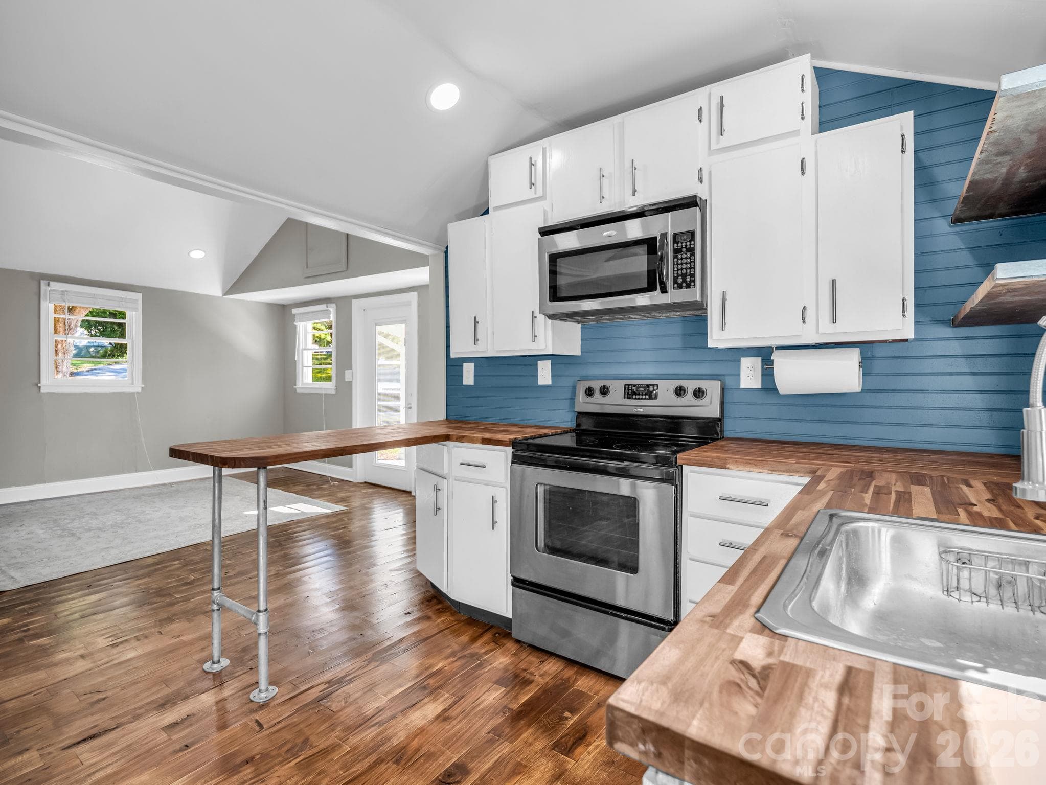 New appliances - 51 Shepherd Street, Tryon