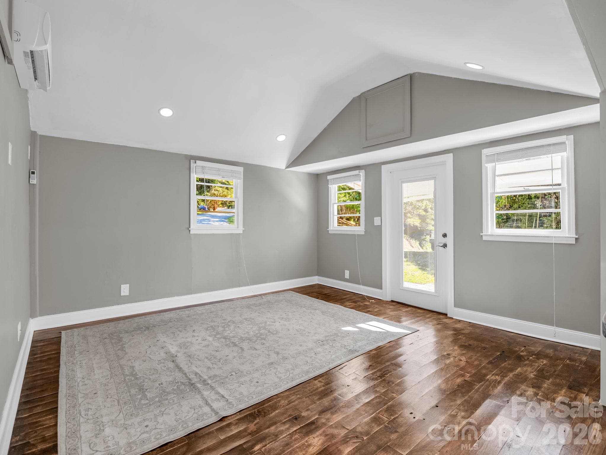 Raised ceiling in the living room - 51 Shepherd Street, Tryon
