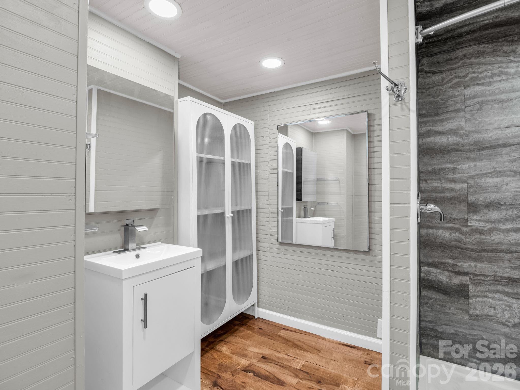 Cute sink - 51 Shepherd Street, Tryon