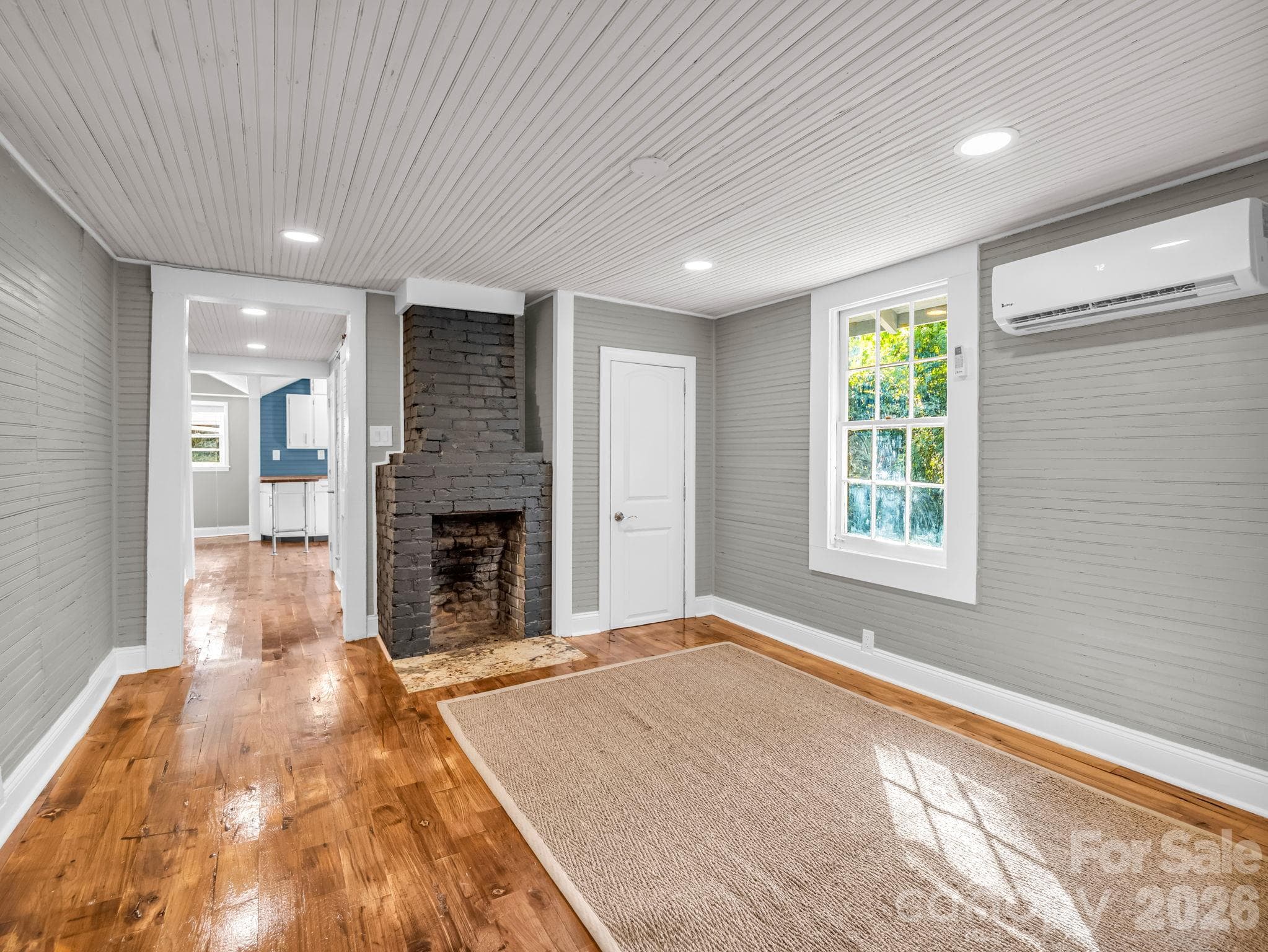Flex space with fireplace - 51 Shepherd Street, Tryon