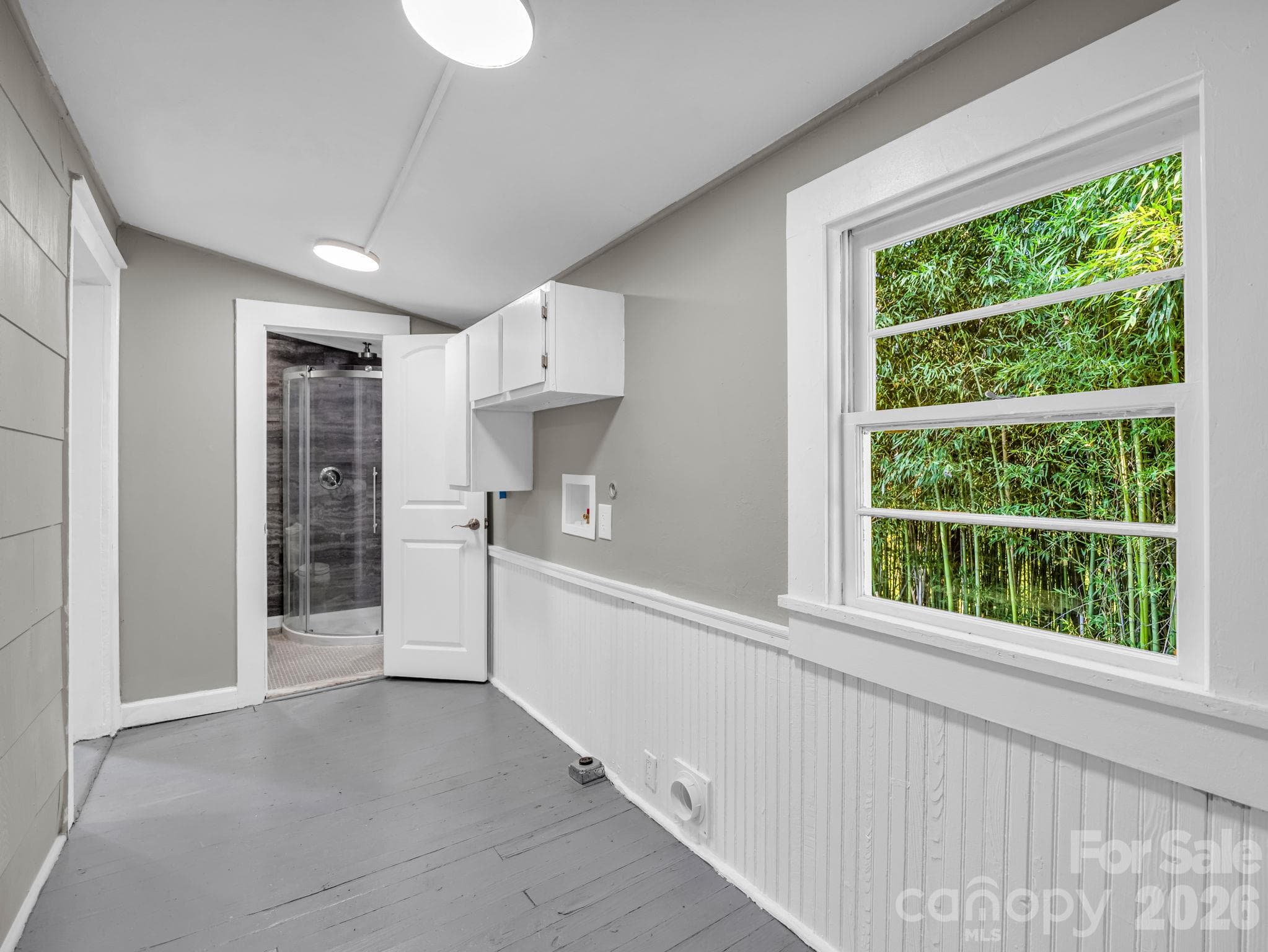 Landury room - 51 Shepherd Street, Tryon