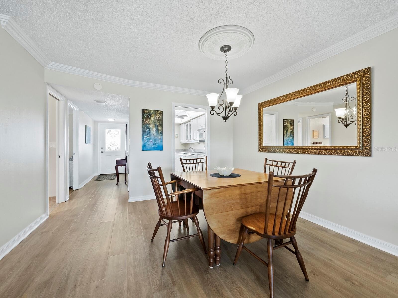 kitchen located off the dining area - 512 W VENICE AVE #607, VENICE