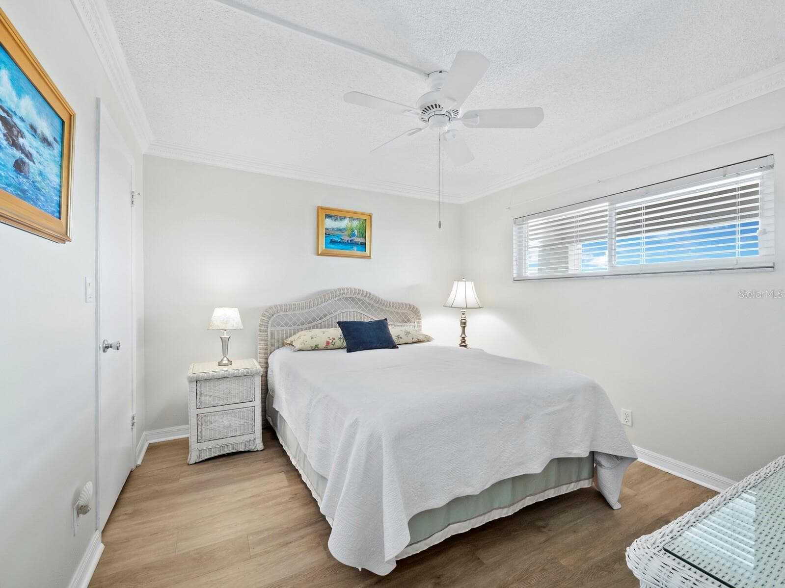Guest bedroom with walk-in closet - 512 W VENICE AVE #607, VENICE