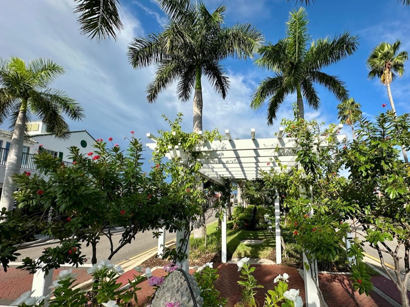 Picturesque landscape and maintained parkway - 512 W VENICE AVE #607, VENICE