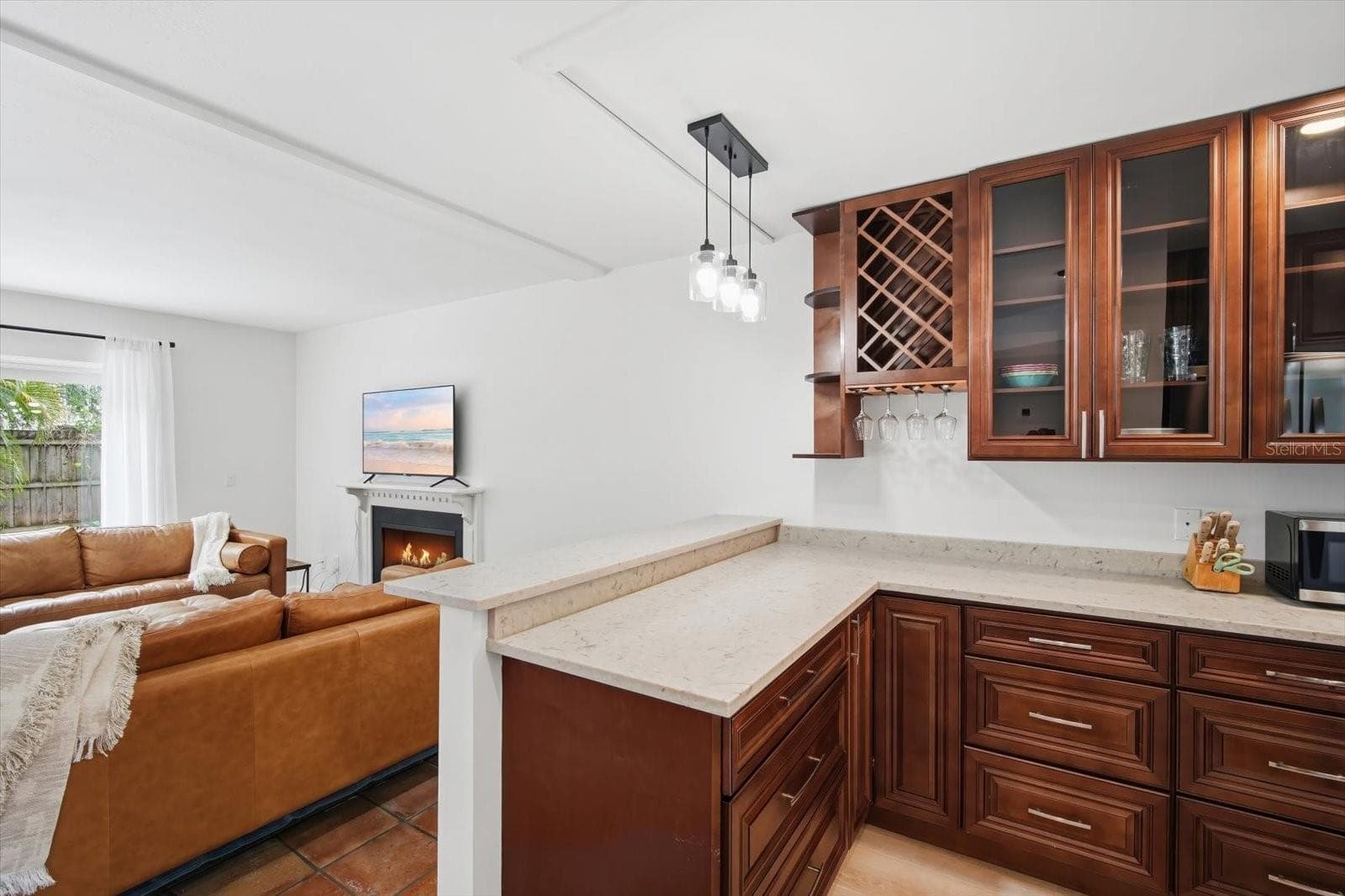 wood cabinets with soft close drawers - 104 CHESAPEAKE AVE #C6, TAMPA