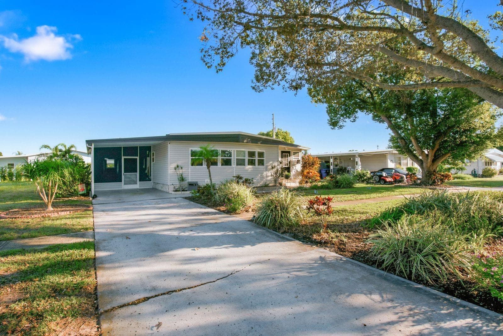 Manufactured Home at 185 LAKE TARPON DR #31, PALM HARBOR, photo 3 of 33