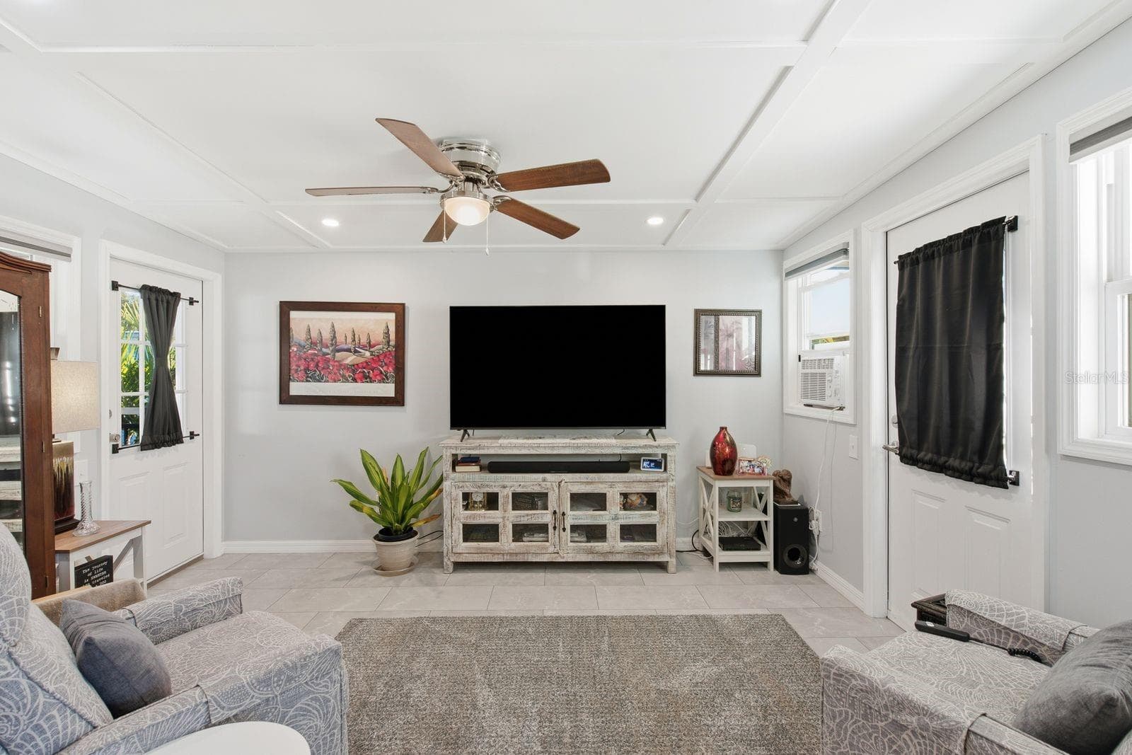 Manufactured Home at 185 LAKE TARPON DR #31, PALM HARBOR, photo 4 of 33