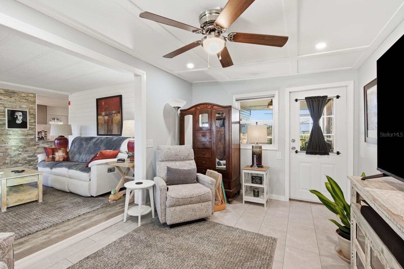 Manufactured Home at 185 LAKE TARPON DR #31, PALM HARBOR, photo 6 of 33