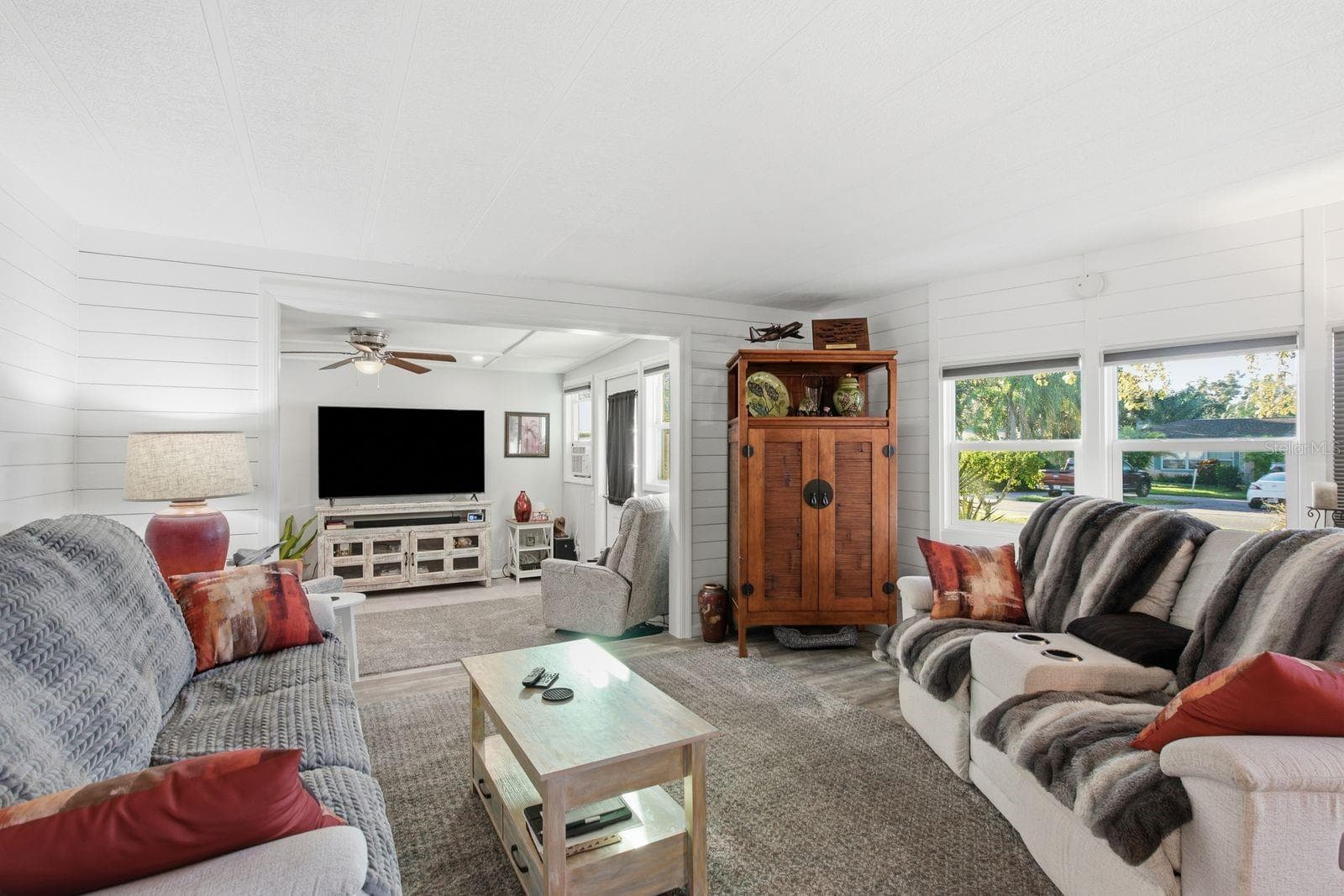 Manufactured Home at 185 LAKE TARPON DR #31, PALM HARBOR, photo 10 of 33