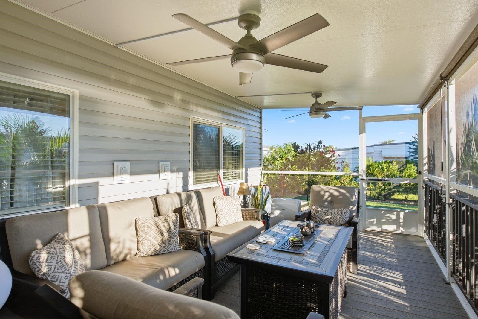 Manufactured Home at 185 LAKE TARPON DR #31, PALM HARBOR, photo 25 of 33