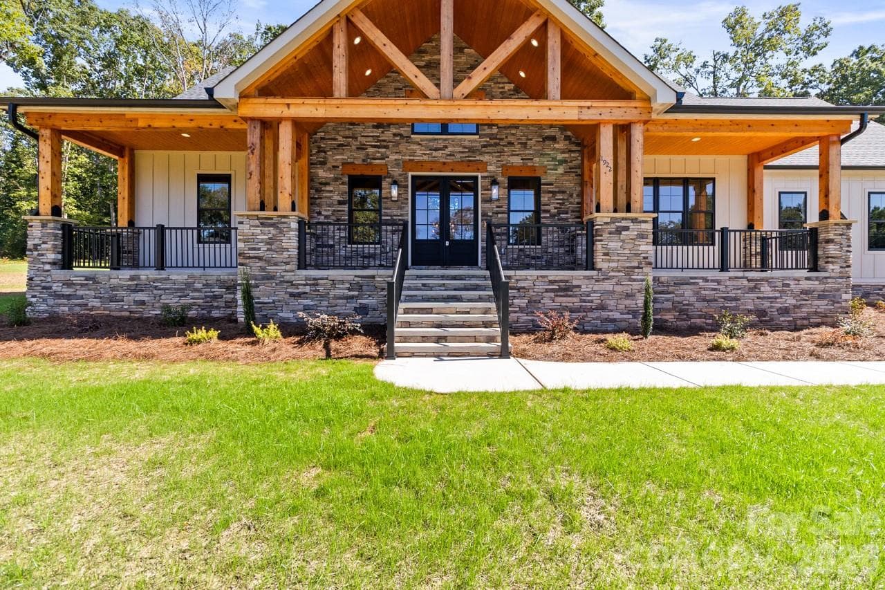 Single Family Residence at 1922 Clay Hill Lane, Lincolnton, photo 3 of 48