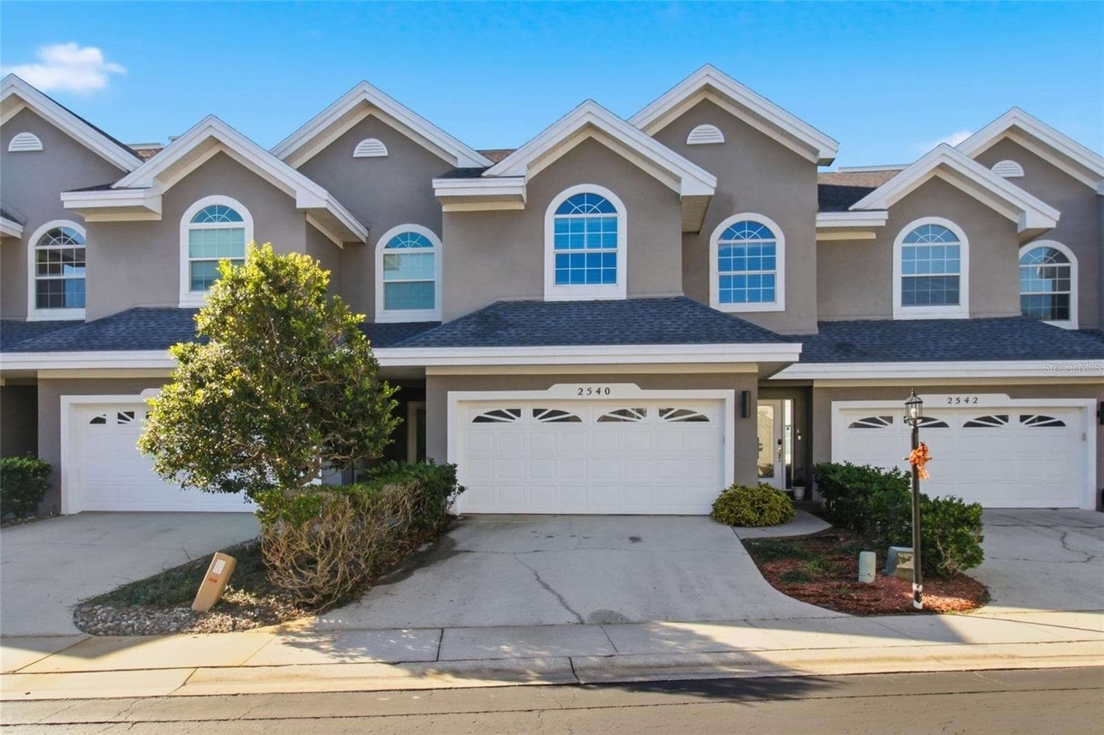 Townhouse at 2540 EAGLES CROSSING DR, CLEARWATER, photo 2 of 54
