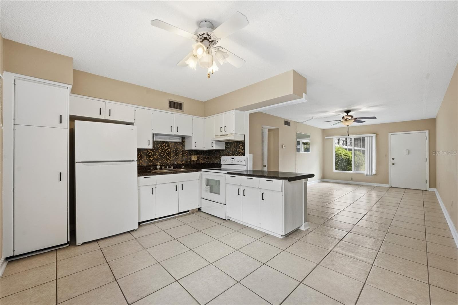 Condominium at 825 N PRIMROSE DR #111, ORLANDO, photo 9 of 28