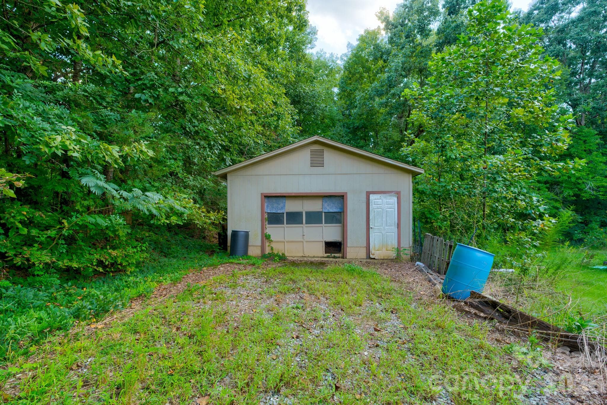Single Family Residence at 205 Forest Dellinger Road, Bessemer City, photo 20 of 21