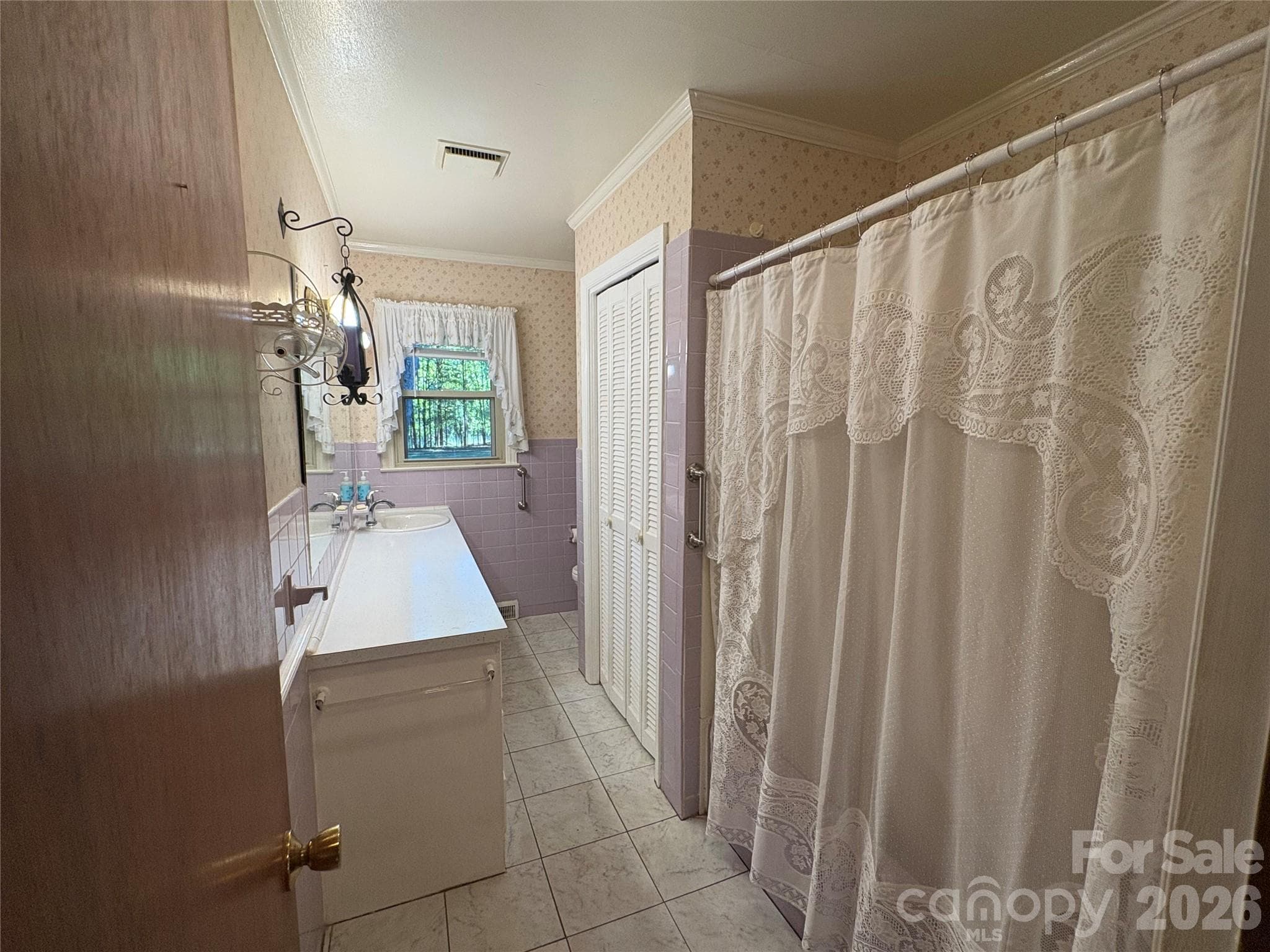 Main Bathroom looking in - 94 Tulip Avenue, Concord