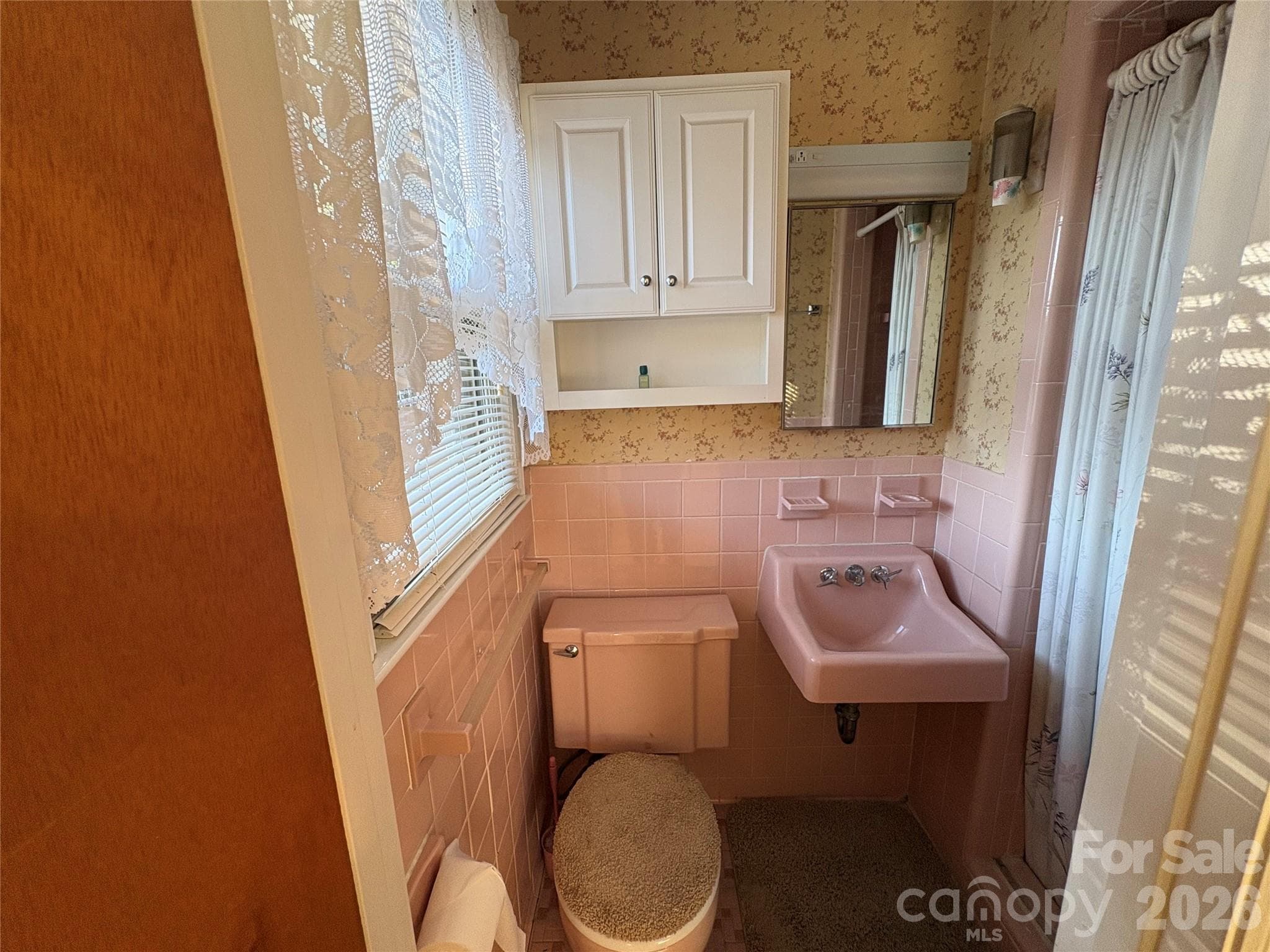 Primary bathroom - 94 Tulip Avenue, Concord