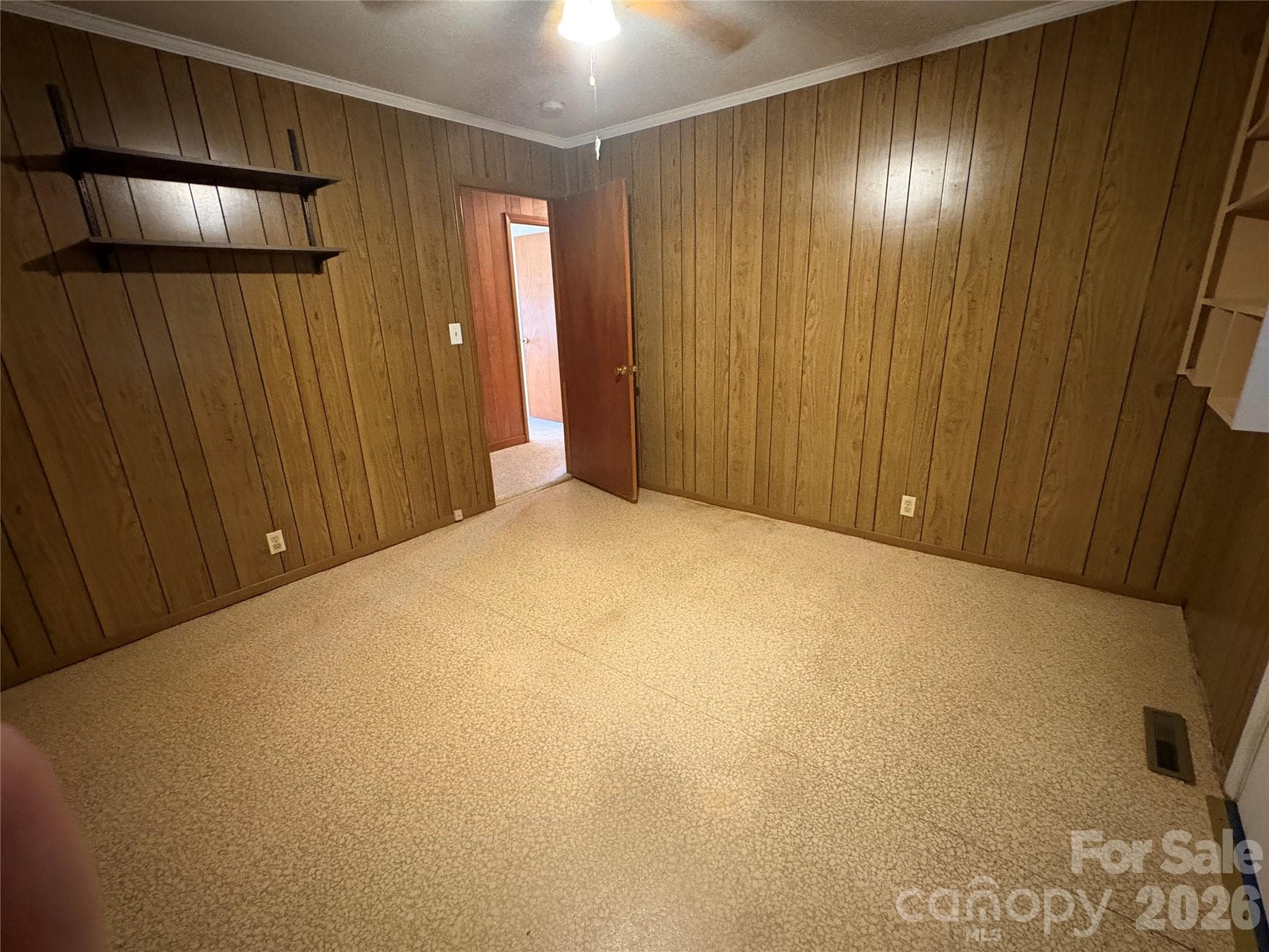 Bedroom 3 to hallway - 94 Tulip Avenue, Concord