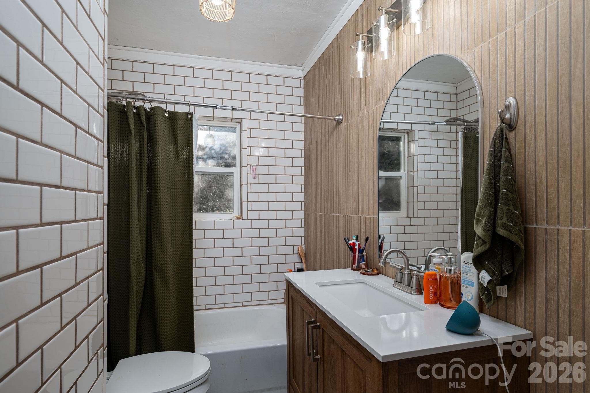 Single Family Residence at 407 3rd Avenue SE, Hickory, photo 10 of 21