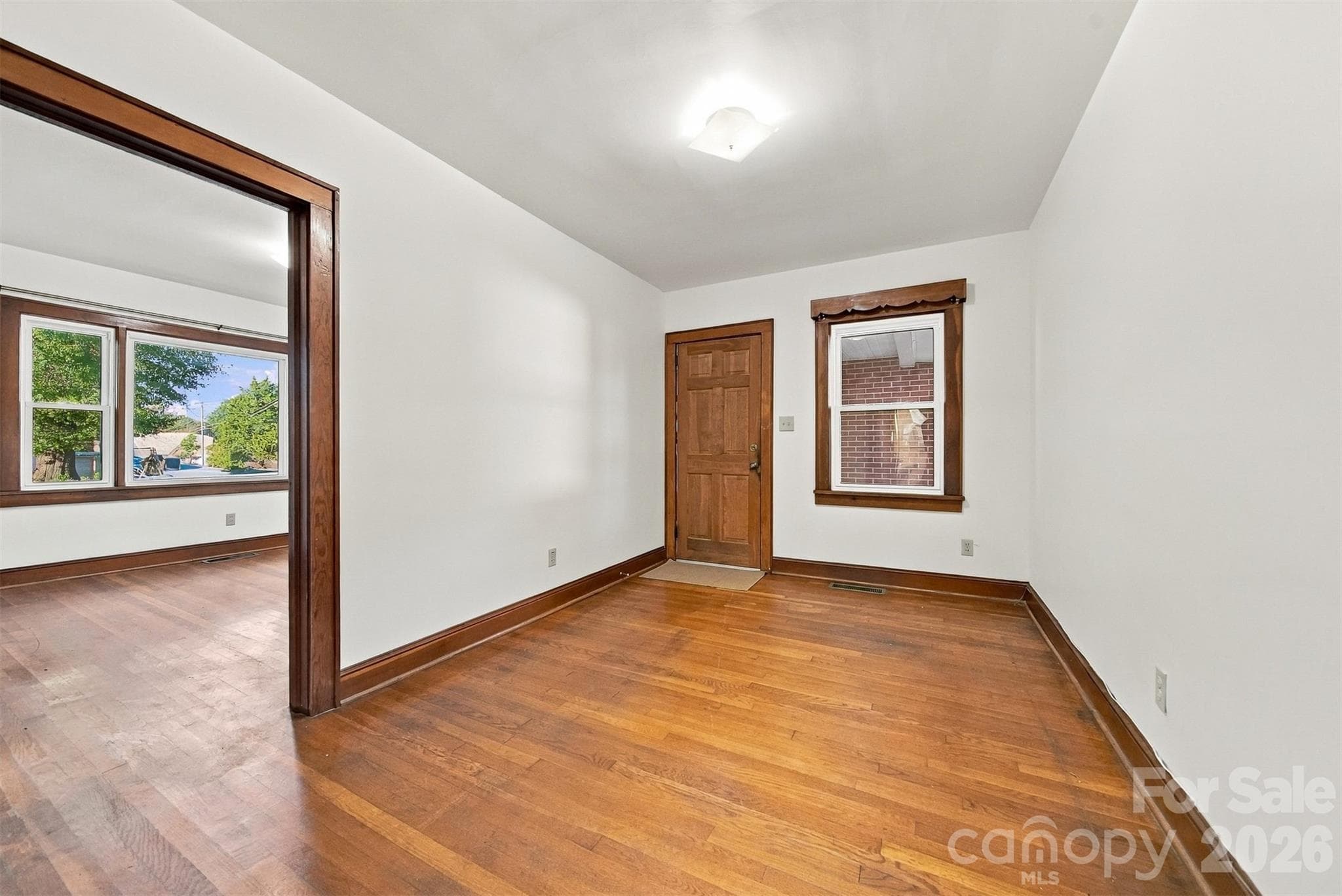 Flex room with entrance from the breezeway. - 203 W 21st Street, Newton