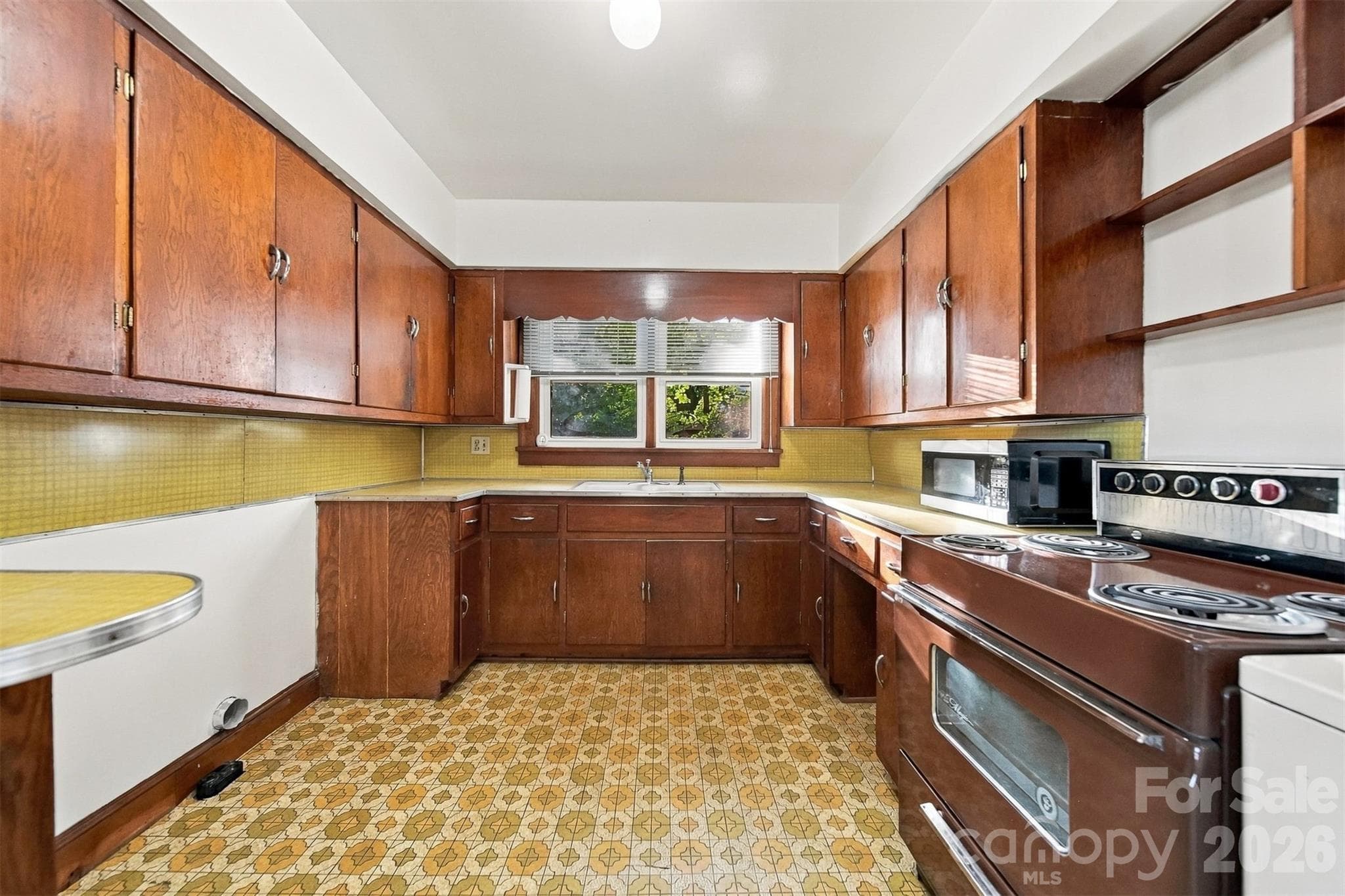 Kitchen has washer/dryer hookup - 203 W 21st Street, Newton