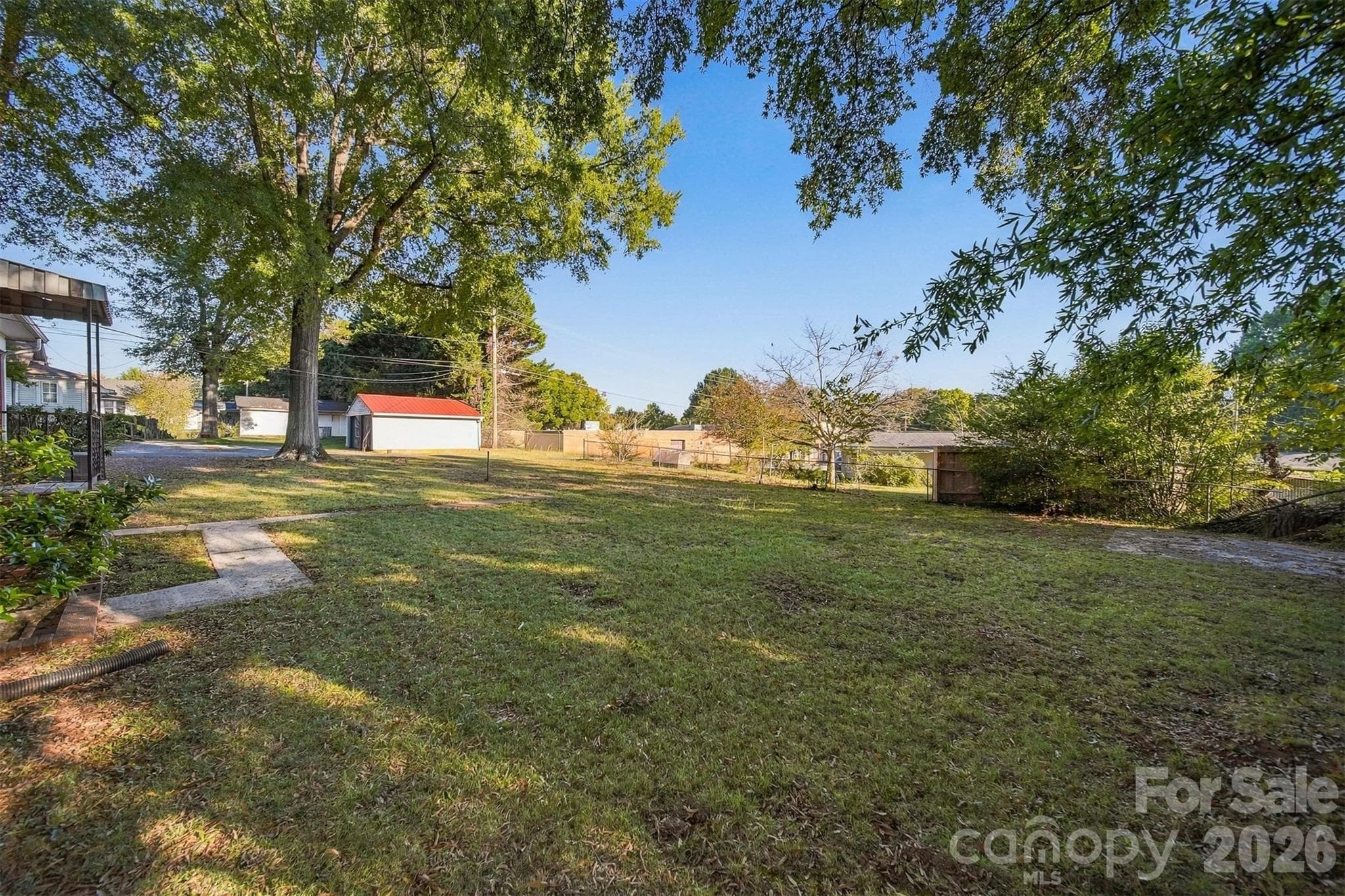 Large, level back yard - 203 W 21st Street, Newton