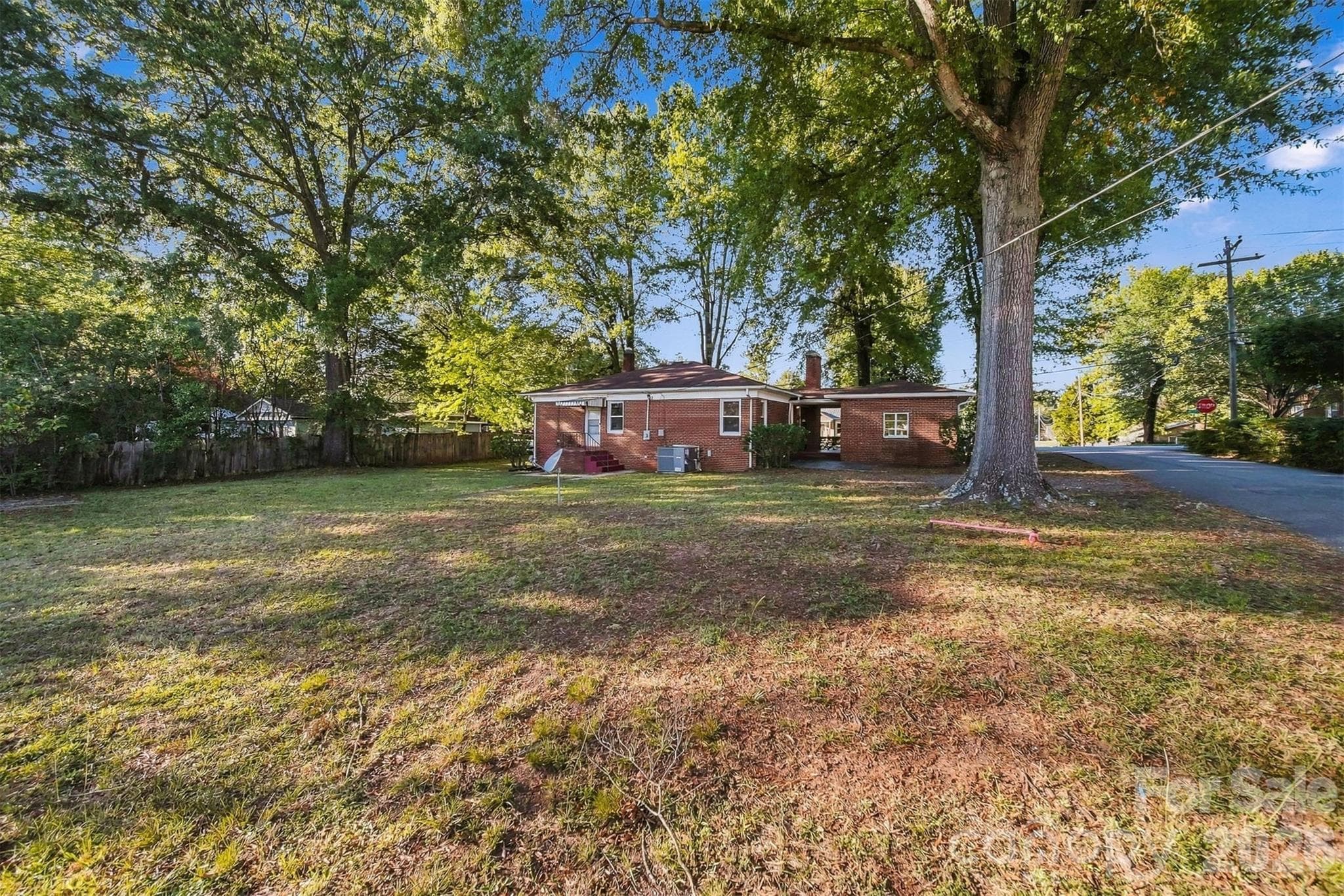 Spacious yard - 203 W 21st Street, Newton