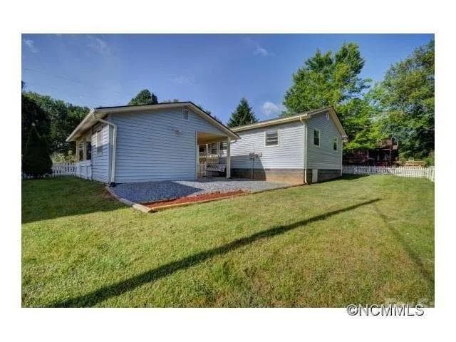 Single Family Residence at 265 Midland Drive, Waynesville, photo 3 of 25