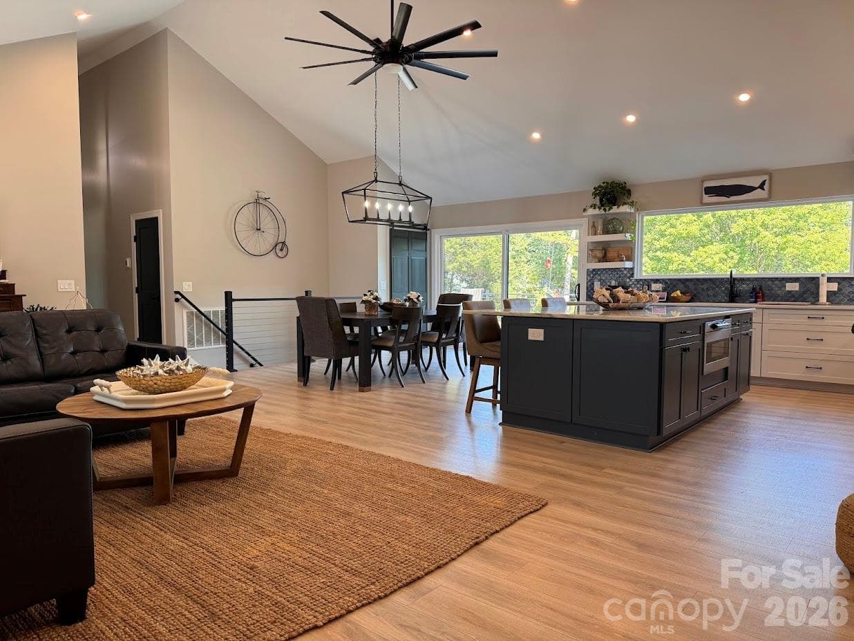 Single Family Residence at 15800 Henry Lane, Huntersville, photo 3 of 48