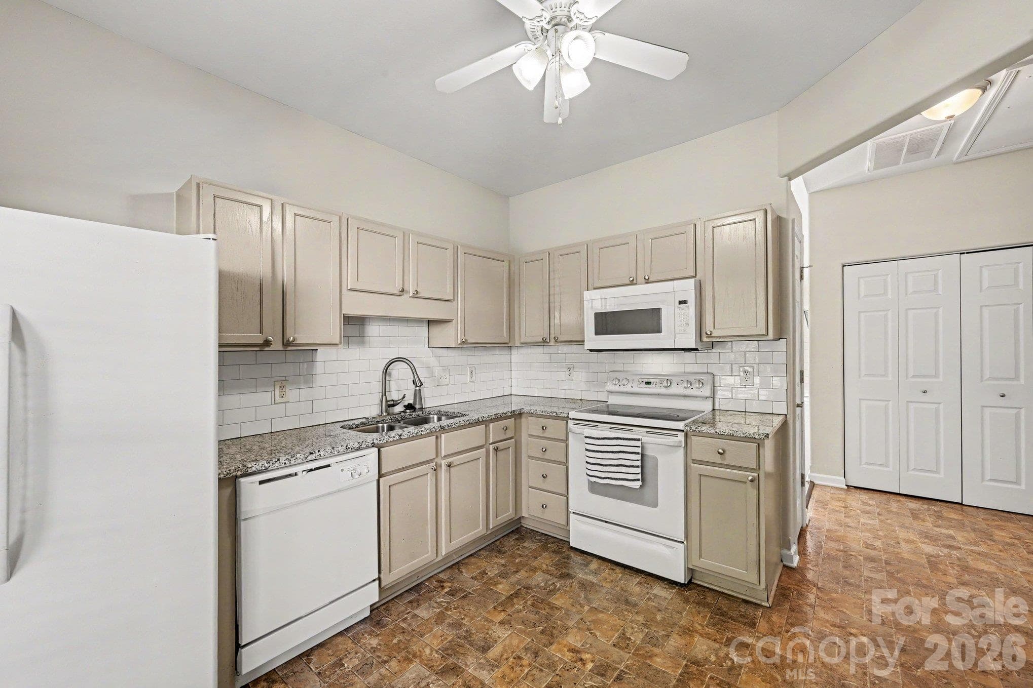 Spacious kitchen with granite countertops - 8334 Carob Tree Lane, Charlotte