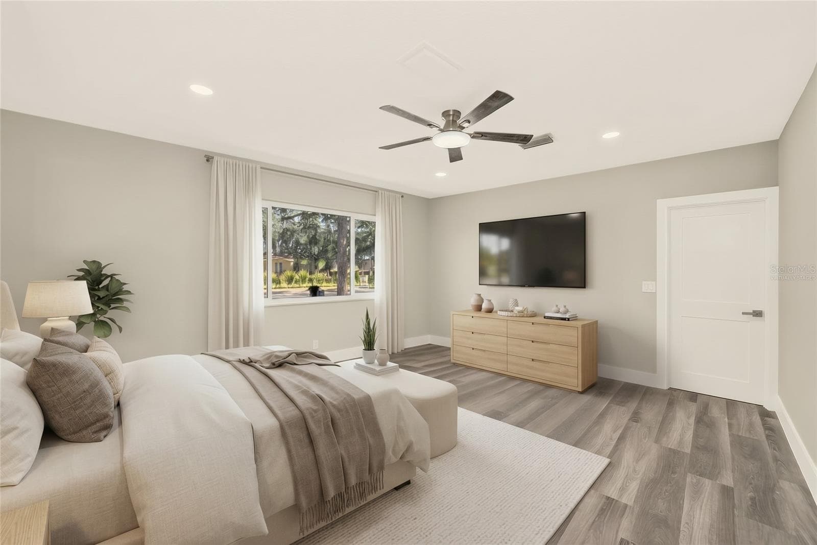 Virtually Staged - 1595 OAK LN, CLEARWATER