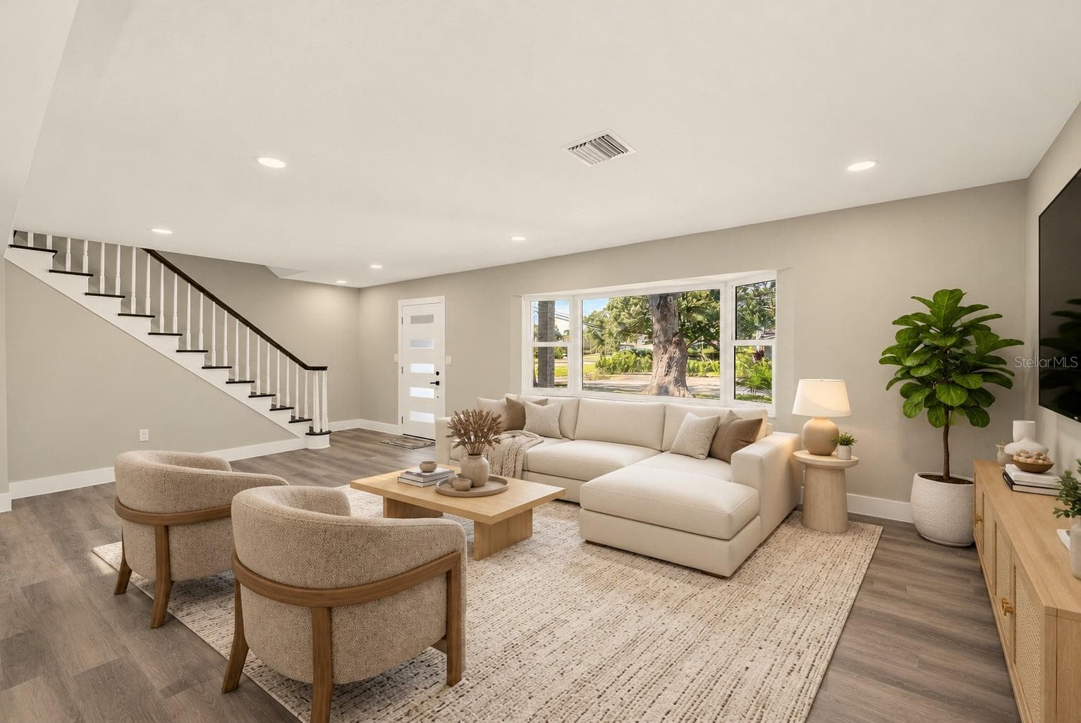 Single Family Residence at 1595 OAK LN, CLEARWATER, photo 7 of 64