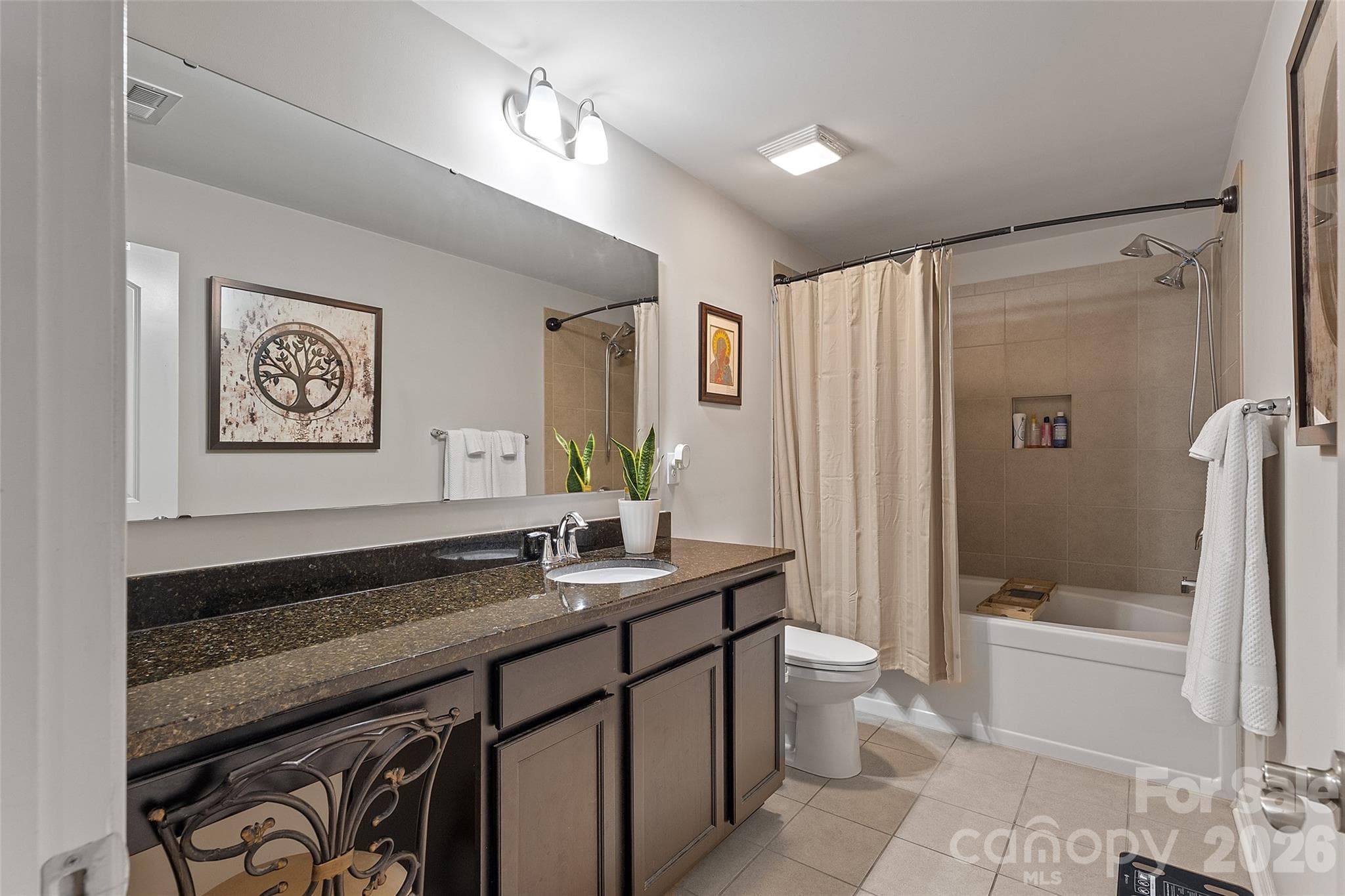 Basement Full Bath with vanity. - 423 Crisfield Court, York